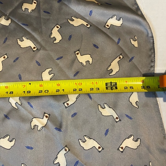 NWT Silk LLAMA 🦙 scarf - Picture 5 of 5